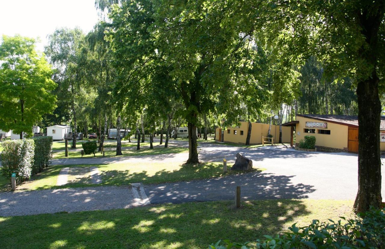 Mobil Homes Xxl2 4 Chambres - Camping Le Ranch Des Volcans Châtel-Guyon Esterno foto