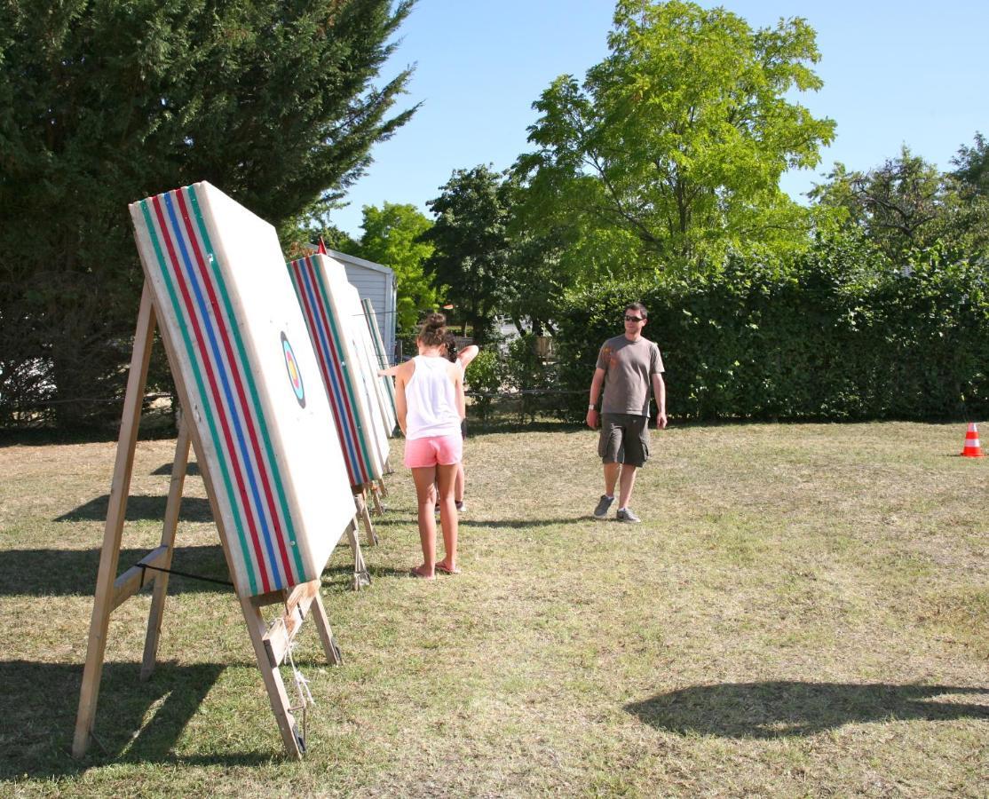 Mobil Homes Xxl2 4 Chambres - Camping Le Ranch Des Volcans Châtel-Guyon Esterno foto